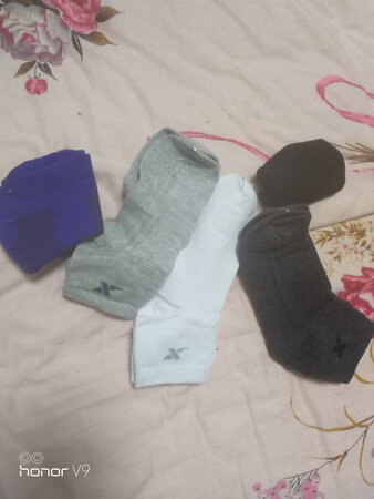 摸起来手感还可以，穿过一段时间再来评价，不知道是不是容易穿破。