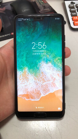 做工质感：质量非常好
抗指纹性：容易沾染指纹，具体可以看图
透明度：很通透，不影响屏幕显示效果
贴合度：贴好后边框会有一圈白边，卖家赠送了白边液，使用后效果还不错
抗蓝光性：买的是抗蓝光的，发现和普通的没有区别，抗蓝光效果待检验。