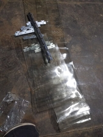 大小尺寸：大小合适
美观程度：透光好
适用场景：挡灰挡蚊效果好
其他特色：安装简单