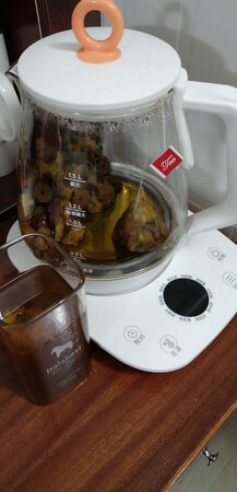 去湿包，红枣包，玫瑰花，菊花，各种花茶一起煮，希望气色越来越好。希望去湿能降下脂减肥。???