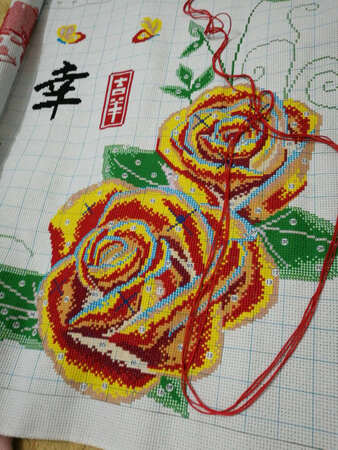 作品很好，送的工具比以往买的好用，线也比以前买的好绣，印花也很清晰。很不错的一次购物！