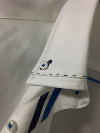面料摸着比较舒服，质量是不错，版型也很不错！