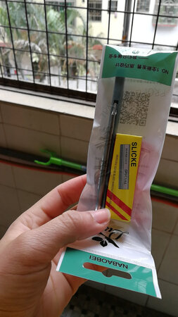 很锋利  很喜欢  可能我下手有点重了滑破了一点皮    但是  修眉修的很干净  下手一定要轻  不然会破相