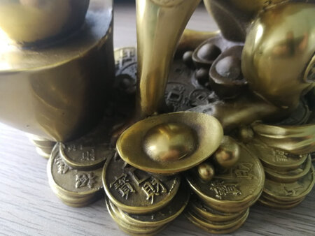 底部和四周都是黑色，客服回复是正常氧化层，把我们当傻子？