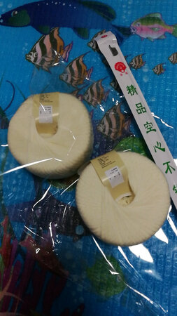 线已收到，颜色品质都一如卖家所言，确实不错。而且店家很贴心，还附赠了一副棒针，谢谢啦！( ﹡ˆoˆ﹡ )