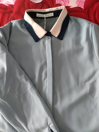 衣服还可以，就是洗过以后褶皱有点多，线头也比较多。还有收到货后，里边带一张扫码领红包的卡片，扫码加了微信两次没人回复，联系客服两次也没人解决。要么就别放，放了又没人理会，这不是浪费感情吗！这也是诚信问题吧！