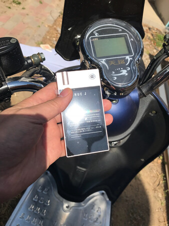 这会骑电动车有的听了 路上不会在无趣了 机器小巧精致 非常喜欢 搭配咱的森海ie80s 可以得瑟了 物流比较快 赞
