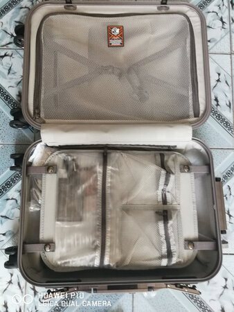家里的拉杆箱全都是这个牌子的，已经有5个了，还是一如既往的好，以后还要推荐朋友购买的。
