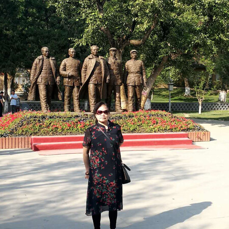 送给妈妈的母亲节礼物 物流比较给力当天收到的 七十岁的妈妈穿着特显精神 以后还会回购的