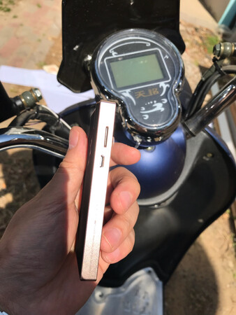 这会骑电动车有的听了 路上不会在无趣了 机器小巧精致 非常喜欢 搭配咱的森海ie80s 可以得瑟了 物流比较快 赞