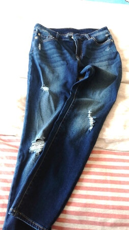 哥弟的衣服款式质量一如既往的好，会继续关注，快递也不错，值得入手