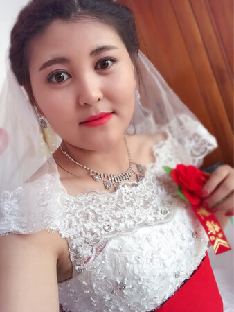 自己结婚用的，价格合理不贵，而且最主要的是穿上去超级好看，美美哒