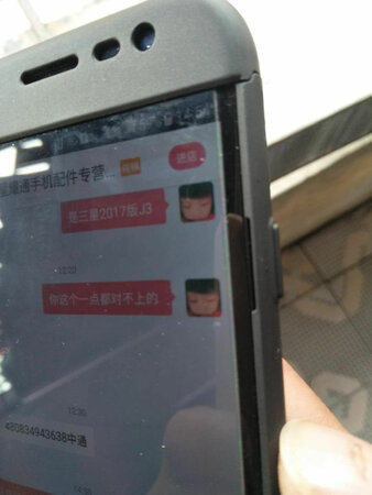 手机膜很合适，容易贴，尺寸非常标准，商家服务到位，物流很快，非常满意，值得购买！