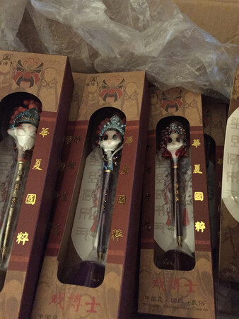 还像以前一样的好！
笔的质量好 同事老外巨喜欢！主要是做的精致 值这个价钱
客服非常耐心！快递快！