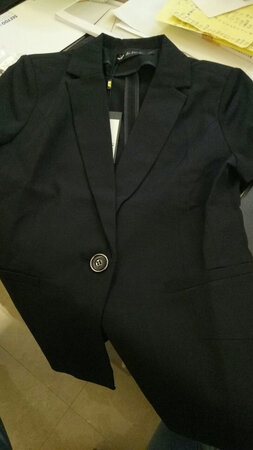衣服很合身，质量也很好，客服态度也很好，满意