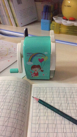 非常好，孩子在幼儿园开始学习写字了，这个削铅笔非常好。