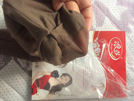 这次不好，买了四双，有一双存在质量问题，联系客服也得不到满意的答复，说了那么多，发了几张图片还在问我有什么帮到我的吗？让人觉得很无语，买他家的商品都几年了，算是他家忠客了，