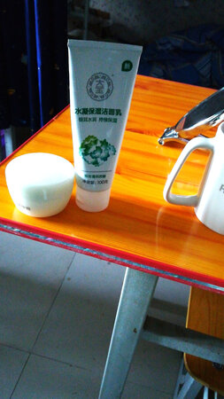跟图片上的一样，面霜闻着挺香的，就是感觉量有点少