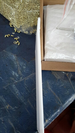物流太慢了，从深圳到花都要两天才到。收到货了，打开看一下，电板有一角弯了，回来装试一下，小了一点，但是电掉下來很快，有一点发热，试用几天再说吧，希望耐用。