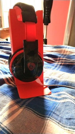 音效默认重低音，QQ音乐可以调，音质也不错，外观挺满意的，首推