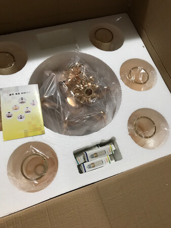 今天刚收到货，只粗略看看，同京东商城图片一样的，美观大方，待安装后再追加评价。