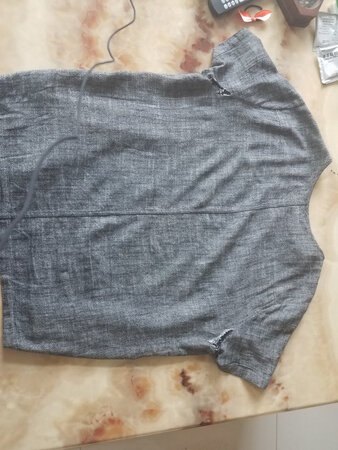 衣服质量真的很差，收到衣服22天穿了4次，衣服腋下破损就很严重。找客服说是穿着习惯问题，不能退换货。OK啊，作为在pa**ax买了很多件衣服的老顾客很是失望了，我现在开始担心pa**ax的所有衣服的质量问题了。以后也不会再买这家的衣服了，恶心到了。
