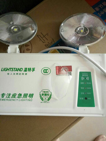 客服态度很好   邮回来可能是让快递把壳弄碎了   然后又给发了两个    已经是第二次购买了