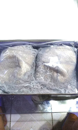 衣服很好，好看而且布料质量很好，试袋了一下不带钢圈特舒服，也不嘞好评以后就买你家的了。