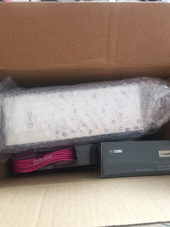 东西包装很好。送的礼物也不错。还没使用。带回家使用再来评。快递真的好快。