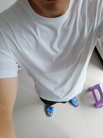 穿着很舒服很贴身，很柔软。物流也很快，快递员态度很好。相信京东，一直都在京东买东西。