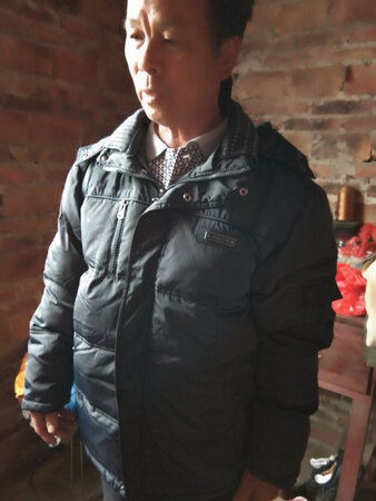 衣服收到了，是鸭绒的非常的棒，试穿一下，刚刚好，老爸说非常好，今年冬天穿就不怕冷了，大爱，感谢商家！谢谢！