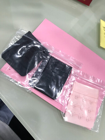 9.9元一个，真的贵，但是质量确实，很好，厚实，买过这么多加长扣，这个最好了，质量，就是贵了。而且，确定就，颜色太少，质量好，效率好，品质保证，包装精美。会继续关注的。现在除了方便快捷，还有划算，没有其他理由不来。…希望每个客服态度好的老板，越做越好，做到顶级店铺时，也不忘初心的服务。以前从不认真评价，但是现在知道评价对于其他消费者来说，还是起到很大作用的，为了，帮助他人，就认真评价啦