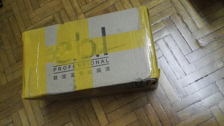 非常满意，包装超级豪华，前两次从京东超市里买的京东自营的，除了用一个纸箱子，其他啥都没有就给递过来了。这次包装的特别结实。东西很正，洗发后，头皮很舒服，头发质感很顺畅！