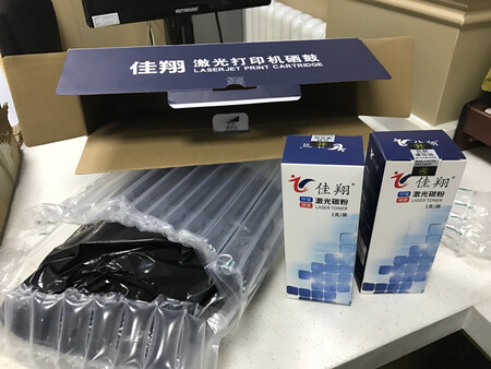 字迹清晰，运行流畅，之前买了一个卡纸，这个按上就能用很顺利。