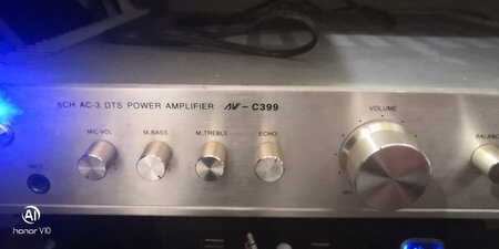 还行吧就是话筒声音一般般，声音多大一点点就吼