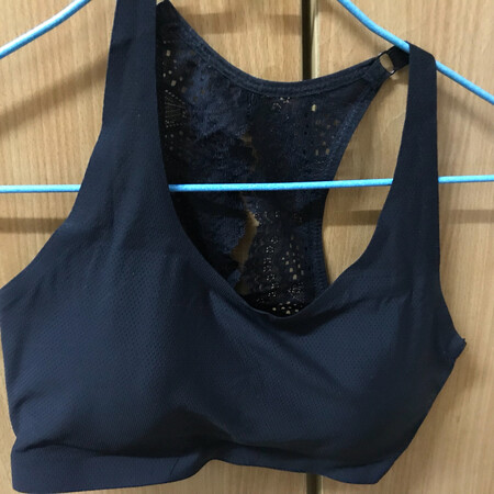 店家包装很好，用纸盒包装，无异味，水洗以后不掉色……