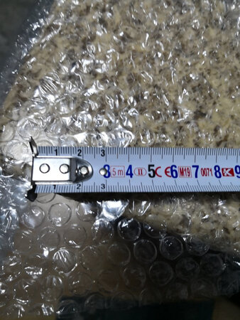 一直想买一个比较好的卷尺，在京东上经过了很多比较觉得这款卷尺，应该是不错的，价格也不是很贵，属于中高端产品，正好最近需要，所以就下单了。今天收到的货物，快递还是比较快的，不到三天就送到了包装非常结实，外面是纸壳盒里面有泡沫包装。尺外表来看，做工还是不错的，外形非常美观。塑料没有毛茬，颜色搭配也比较顺眼，尺还有包胶防止摔坏的，拉出尺看了一下，尺子的刻度非常的清楚，而且是双面的刻度，设计非常人性化。因为有时候在测量，没有办法看到尺的正面，背面有刻度的话，是非常方便的，读数也能非常的精确，把尺拉到两米多的长度，都不会打弯儿，说明卷尺的质量是不错的，可以看我发的图片，测量卷尺的最长拉伸。开普勒的这款尺无论是从做工还是从设计都是非常不错的，尤其设计的很人性化，在我买的所有卷子里，是最好的，但价格还是不算太贵，相比于上百块钱的某些卷尺来说，性价比非常高，是装修的好帮手，值得拥有。