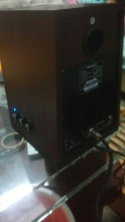 音箱很重，声音很好 用料扎实，做工很好，效果声音正常，无电流声，旋钮弹出式设计，同价位不比索威差，听听一段时间，好与不好有时间再追评一下。