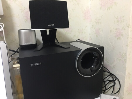 物流只能给两颗星，慢出翔了。音质比较玄学，不过还可以