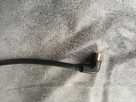 是买了接投影仪的，这个弯头的地方接投影的位置接不了，跟投影仪边缘重合了，有相反方向的就好了！