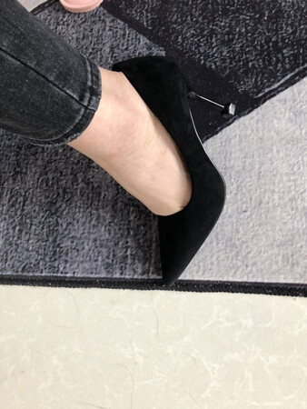 鞋子穿着很舒服，五星好评。卖家发货速度很快 价格也比较实惠 果断收藏