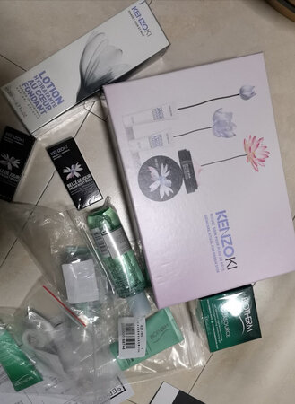 面膜之前没用过，味道和地质和专柜试的一样，应该是正品。
就是这个没有塑料包好，也没有任何封条，里面的量怎么确保是足量的呢？