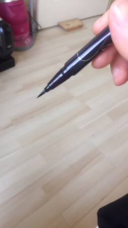 笔头很细，黑色很浓，画起来很滑，手感还是不错的