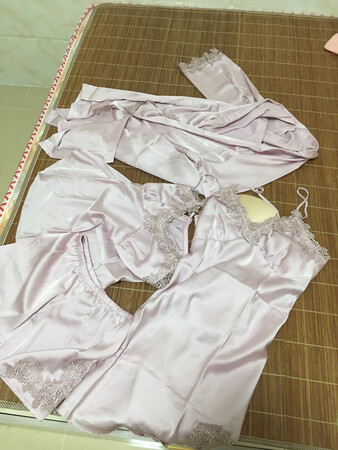 料子摸起来还行…颜色也不是很颜…这个价位的4件套可以了……