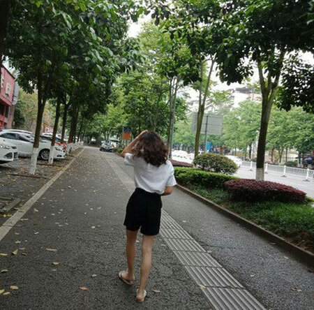 质量不错，面料很舒服，和图片上一样没有色差
