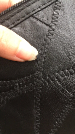 质量不是很好，虽说是真皮的，但是都是一小块拼接成的，拼接的地方又不好，买的也是浪费