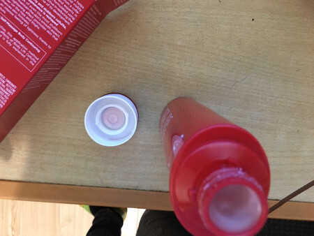 不太喜欢，外包装没有中文贴，里面的产品没有封口，我觉着是假货，口边上有白色毛削，真差劲，