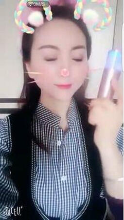 特意使用了段时间现在才来评论，很好用，都离不开它了，很小巧，携带非常方便，喷在脸上特舒服皮肤一年四季都要补水，放在包里也方便，为了皮肤补水很值得！