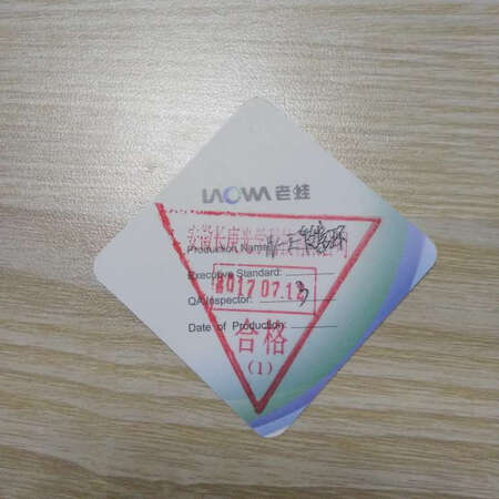 东西虽然不贵，也不是特别精密。但是作为商家，你给我一个展示品。你的良心不会痛吗？
东西也不退了，自己除了灰（看图中产品上的落灰）。给一星是因为让你来了发票。