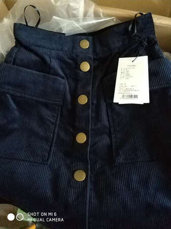 第一次买这家的衣服，还好没失望，包装还是裙子都是很满意